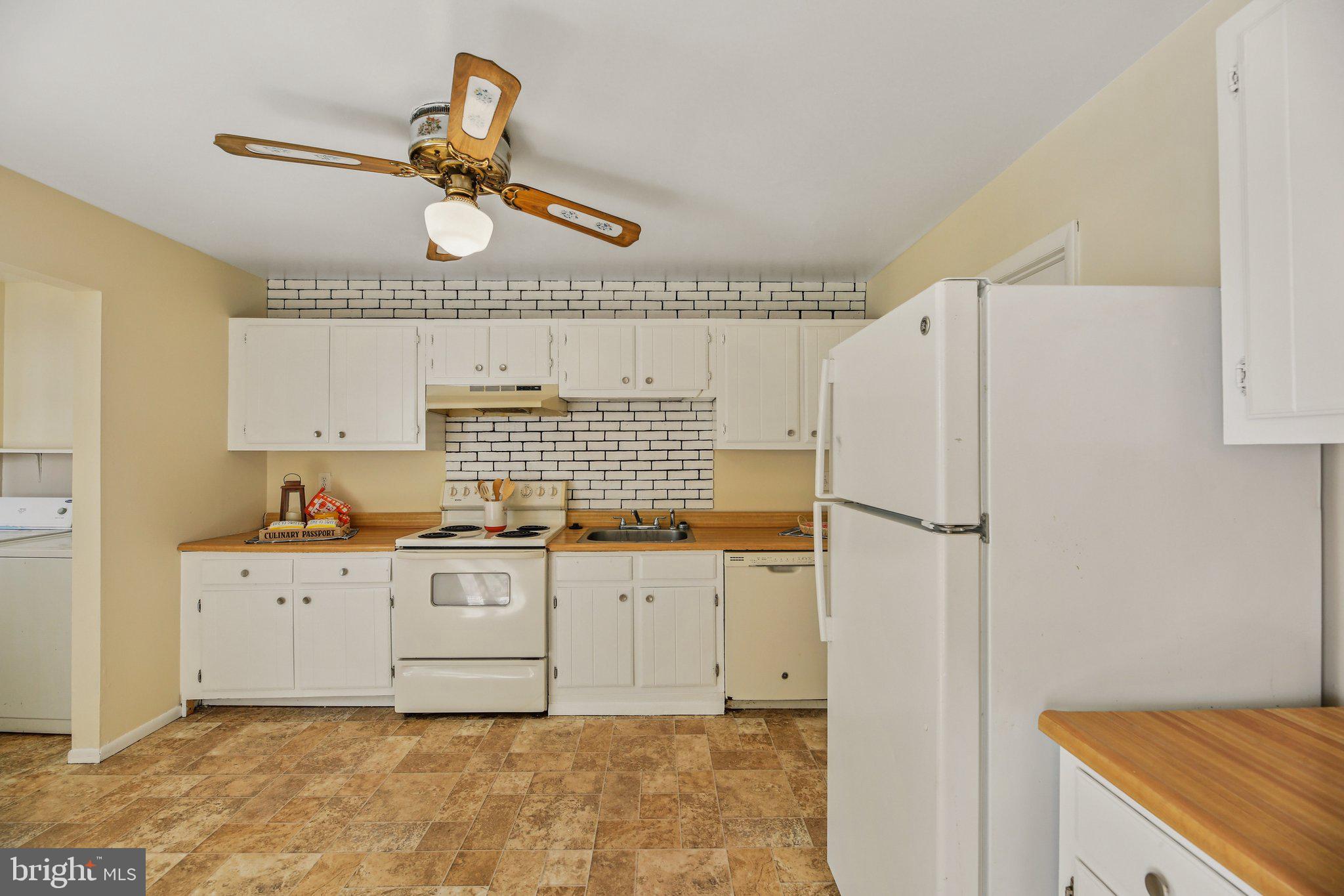 1557 CHARLESTOWN DRIVE