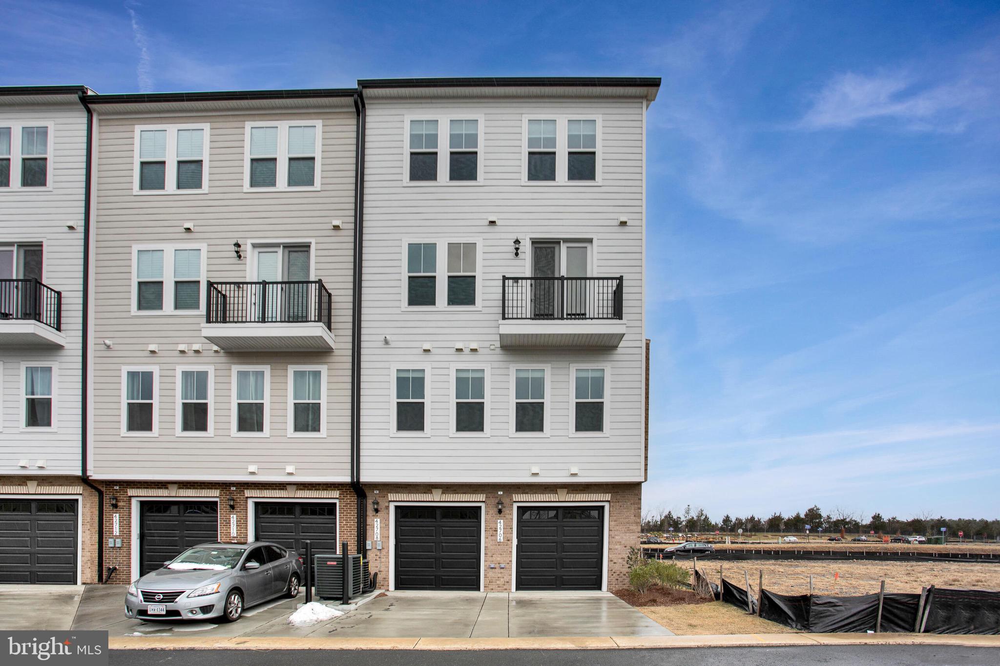 GOOSE CREEK VILLAGE - Residential Lease