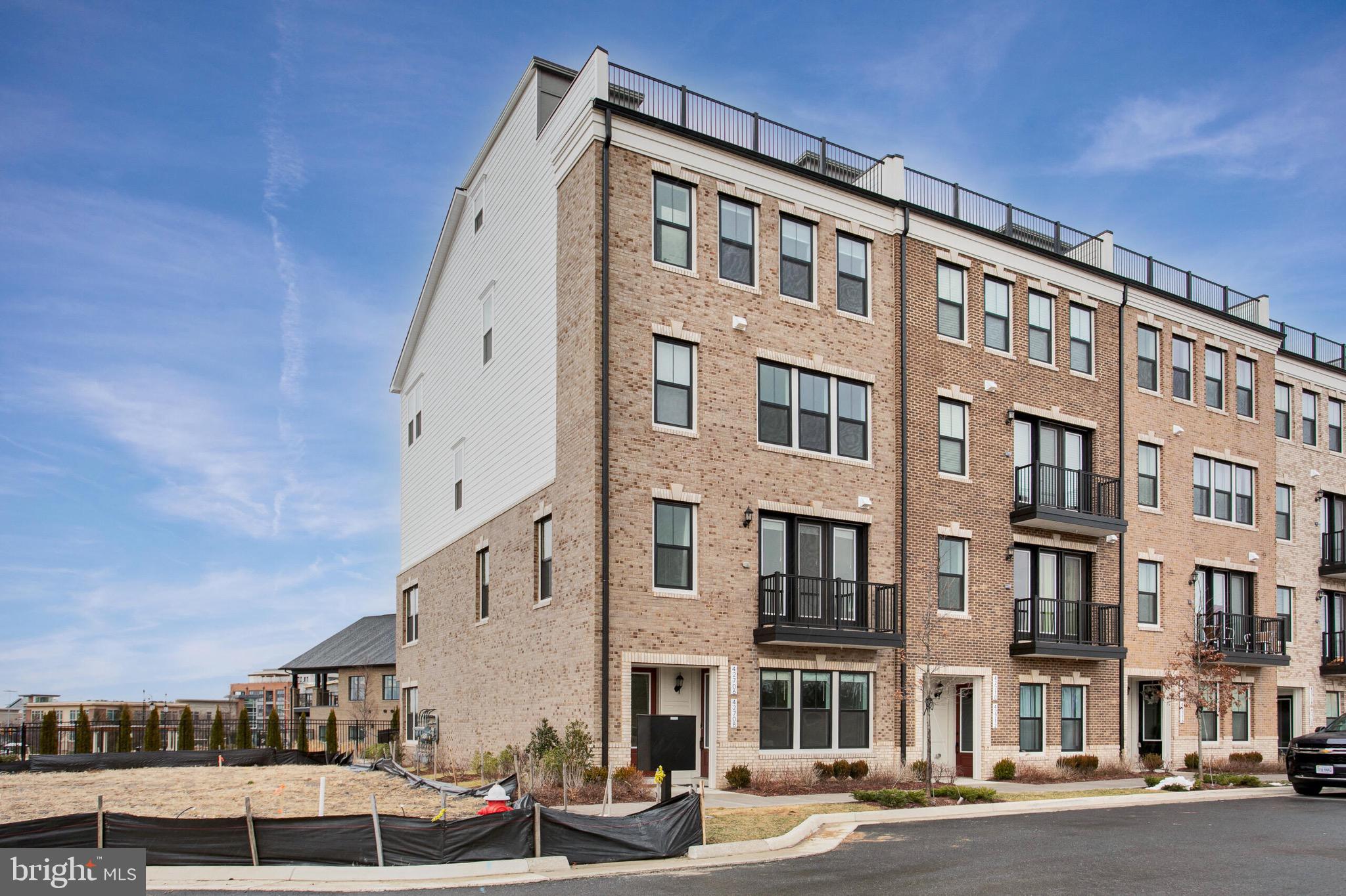 GOOSE CREEK VILLAGE - Residential Lease