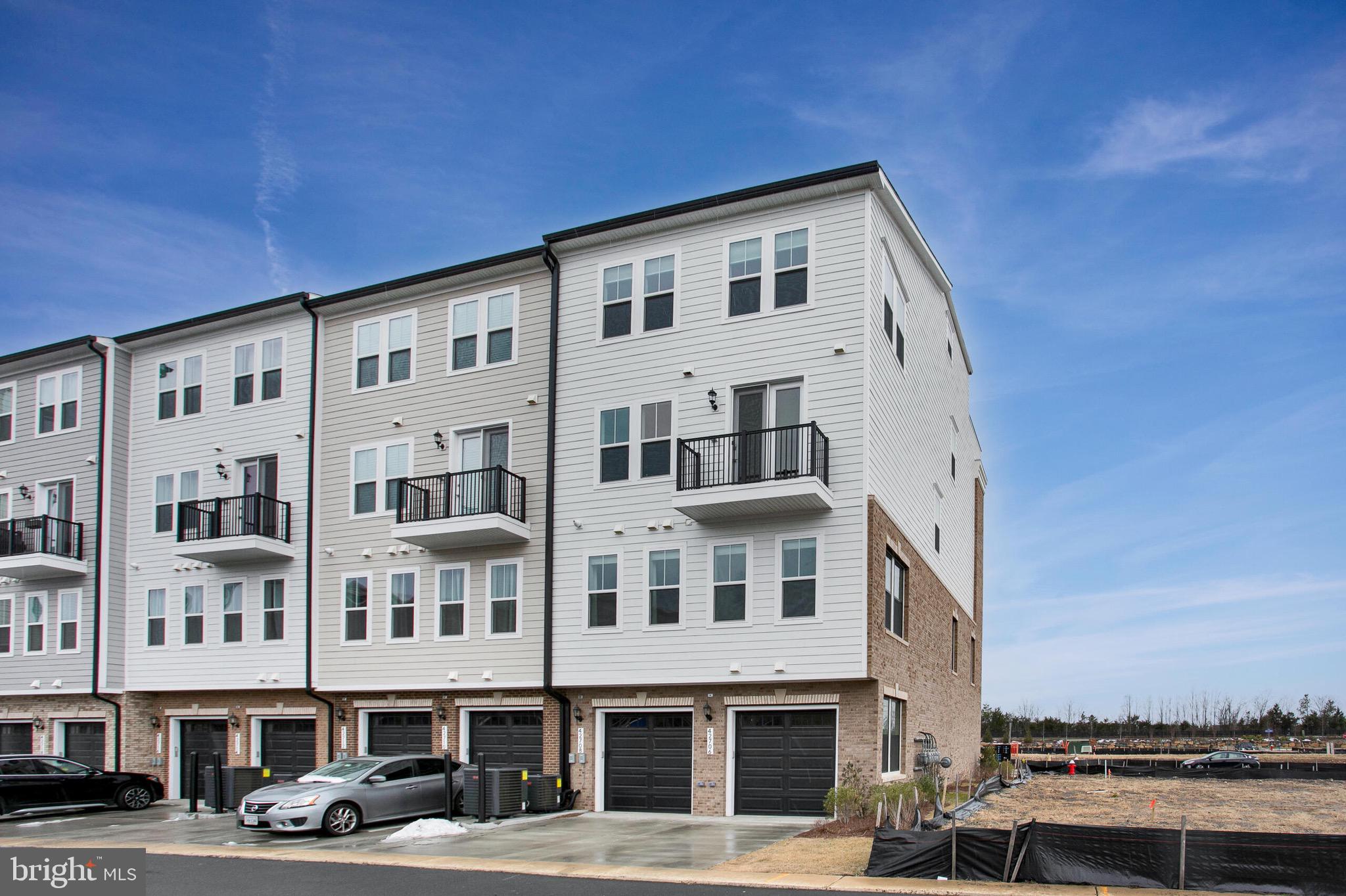 GOOSE CREEK VILLAGE - Residential Lease