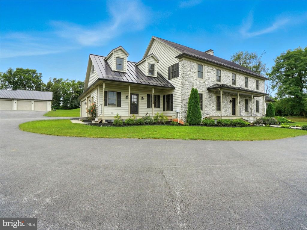 Photo of 160 Vida Lane, DOVER, PA 17315 (MLS # PAYK2086326)