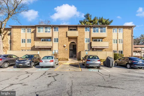 19315 Club House Road Unit 201, Gaithersburg, MD MLS: MDMC2212352
