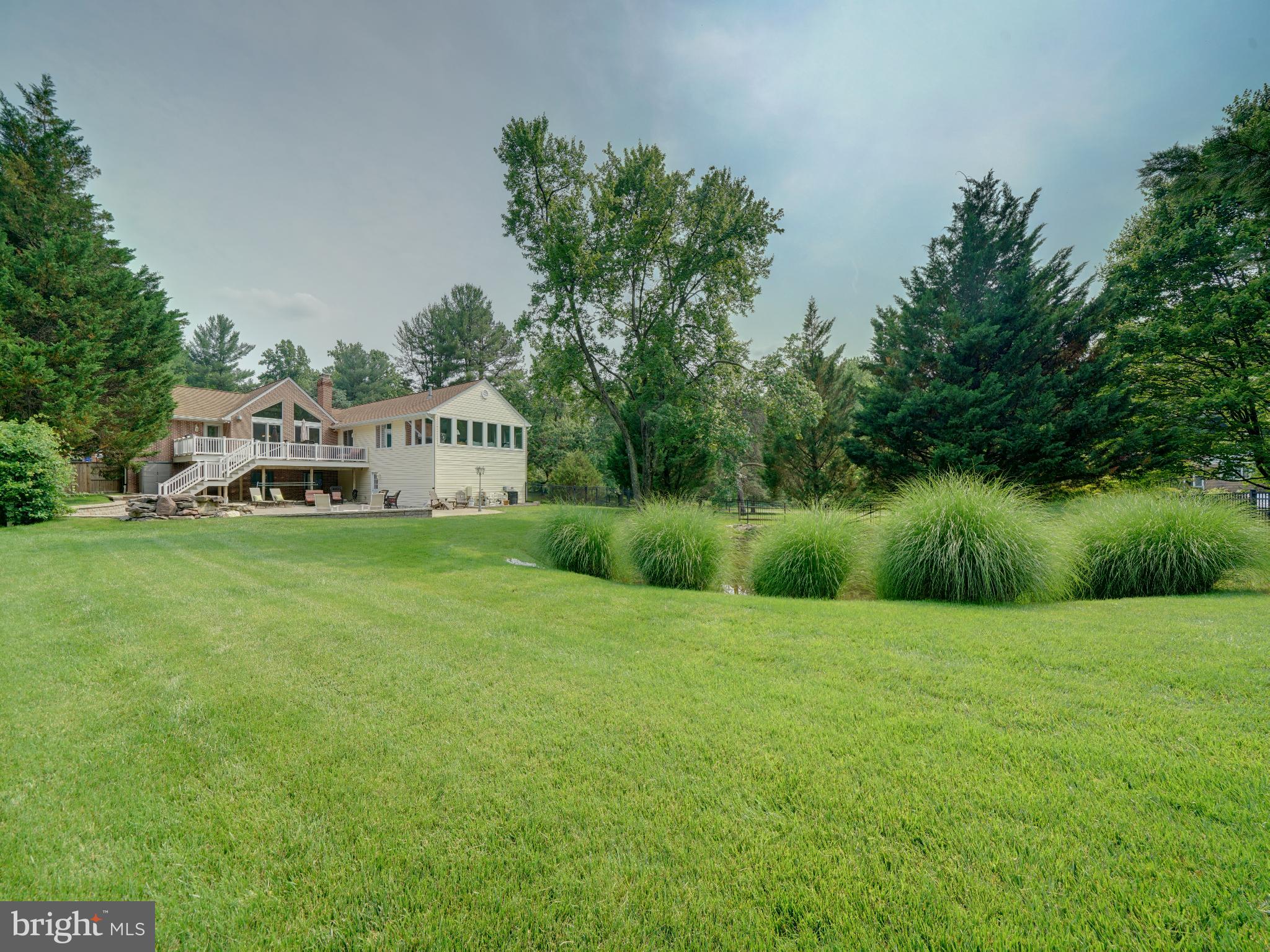 8516 PINEWAY DRIVE