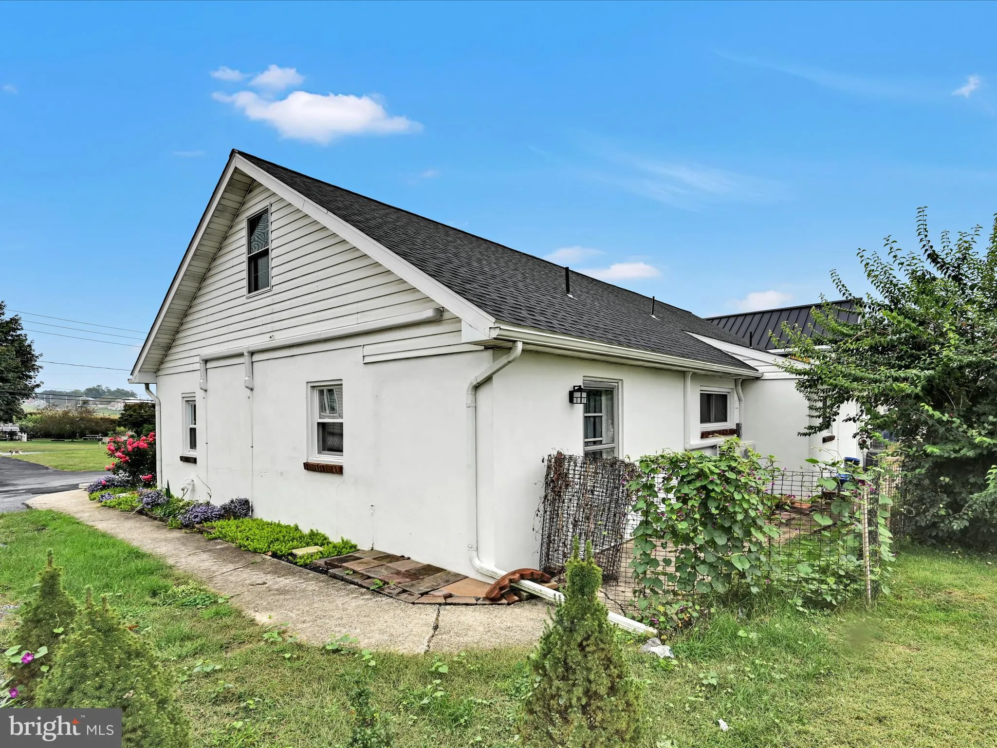 Kinzers, Pennsylvania 17535, United States, 3 Bedrooms Bedrooms, ,2 BathroomsBathrooms,Residential,Active,215282