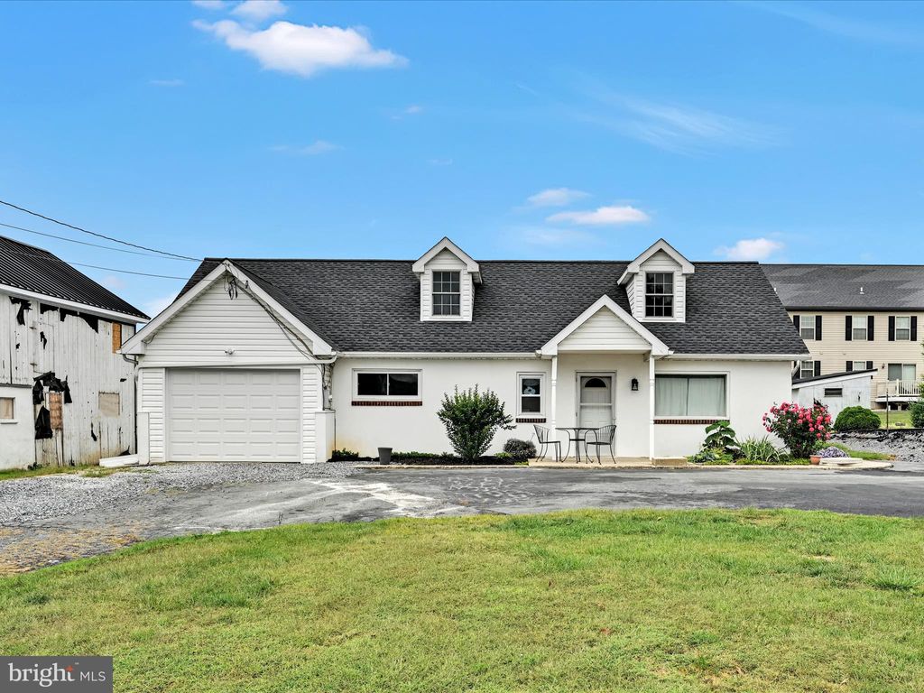 Photo of 6 N Kinzer Road, KINZERS, PA 17535 (MLS # PALA2076928)