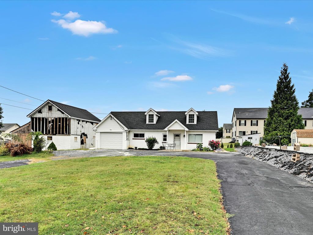 Photo of 6 N Kinzer Road, KINZERS, PA 17535 (MLS # PALA2076928)