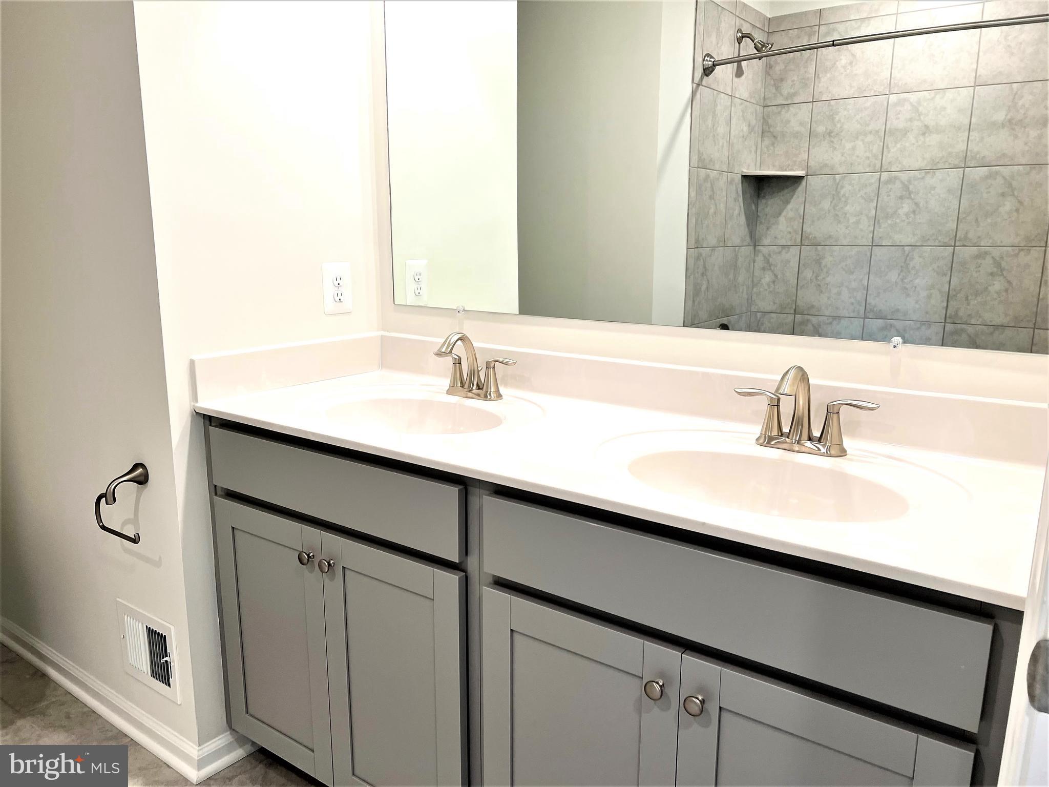 SENSENY VILLAGE - Residential