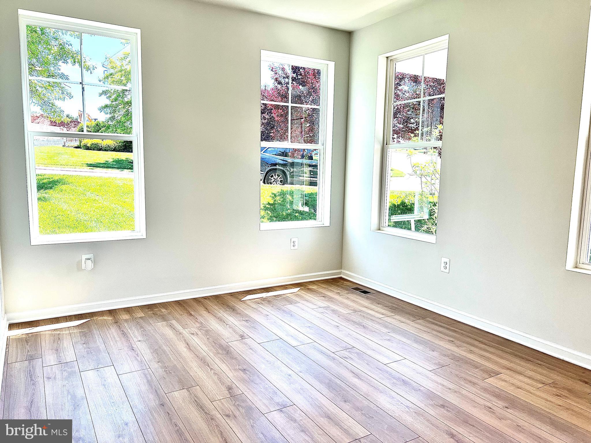 SENSENY VILLAGE - Residential