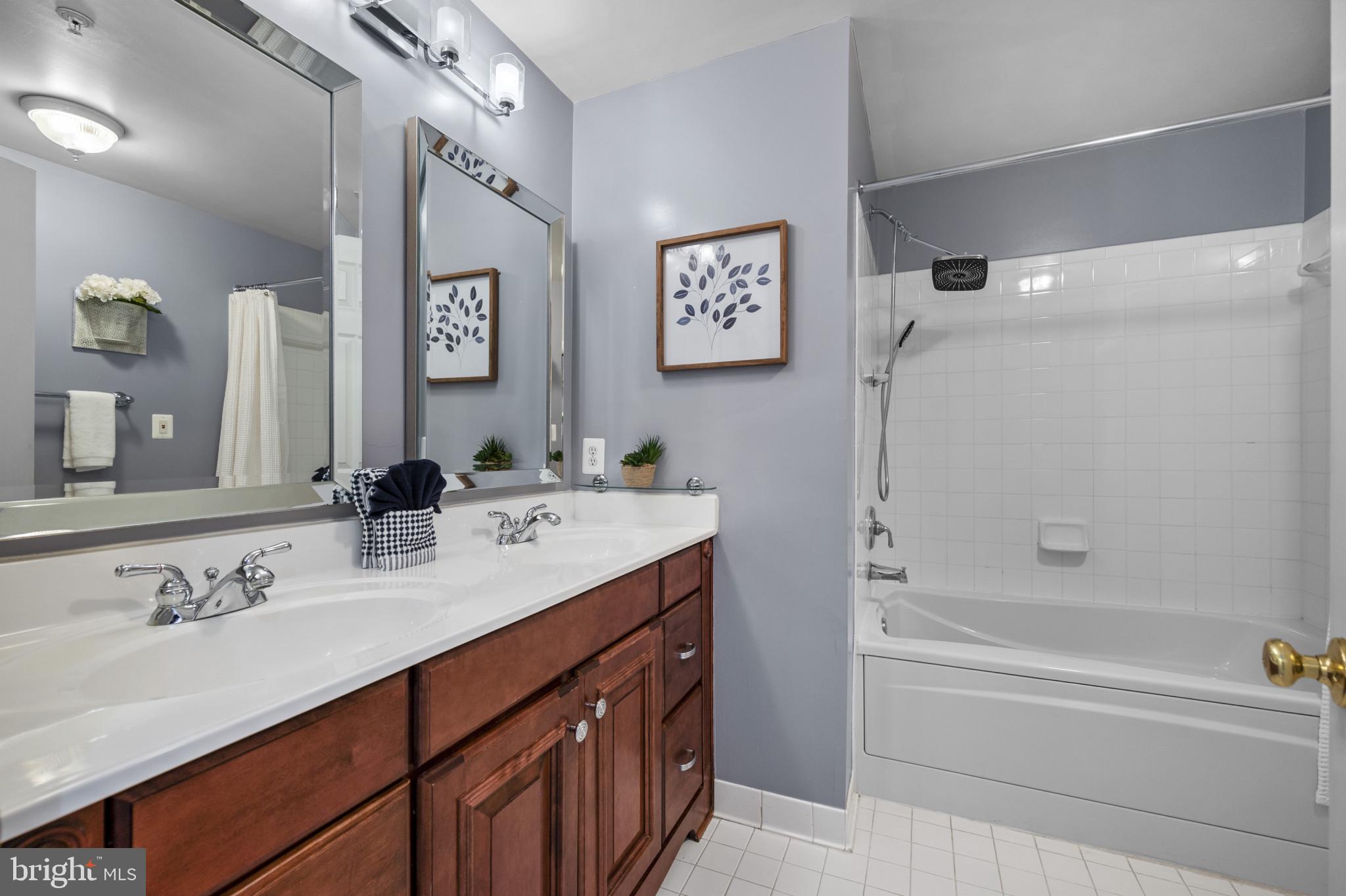 LAKELANDS - Residential