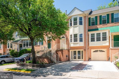 Photo of 14113 Winding Ridge Lane, CENTREVILLE, VA 20121 (MLS # VAFX2309670)