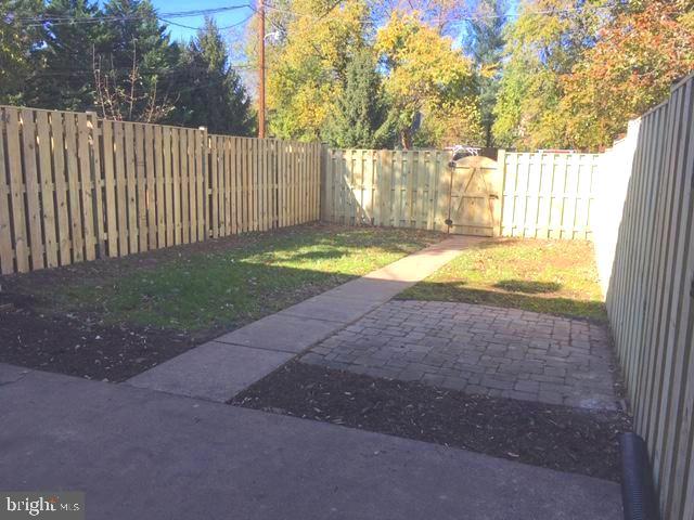 ROCK SPRING - Residential Lease