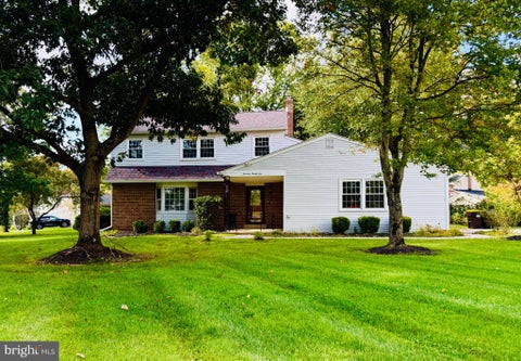 Homes For Sale - 1421 Whitwood Drive<br/> Montgomery County, BLUE BELL, PA 19422