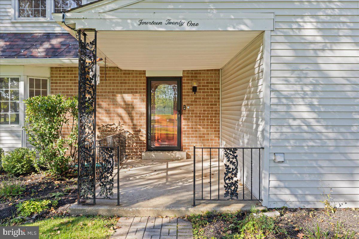 1421 WHITWOOD DRIVE