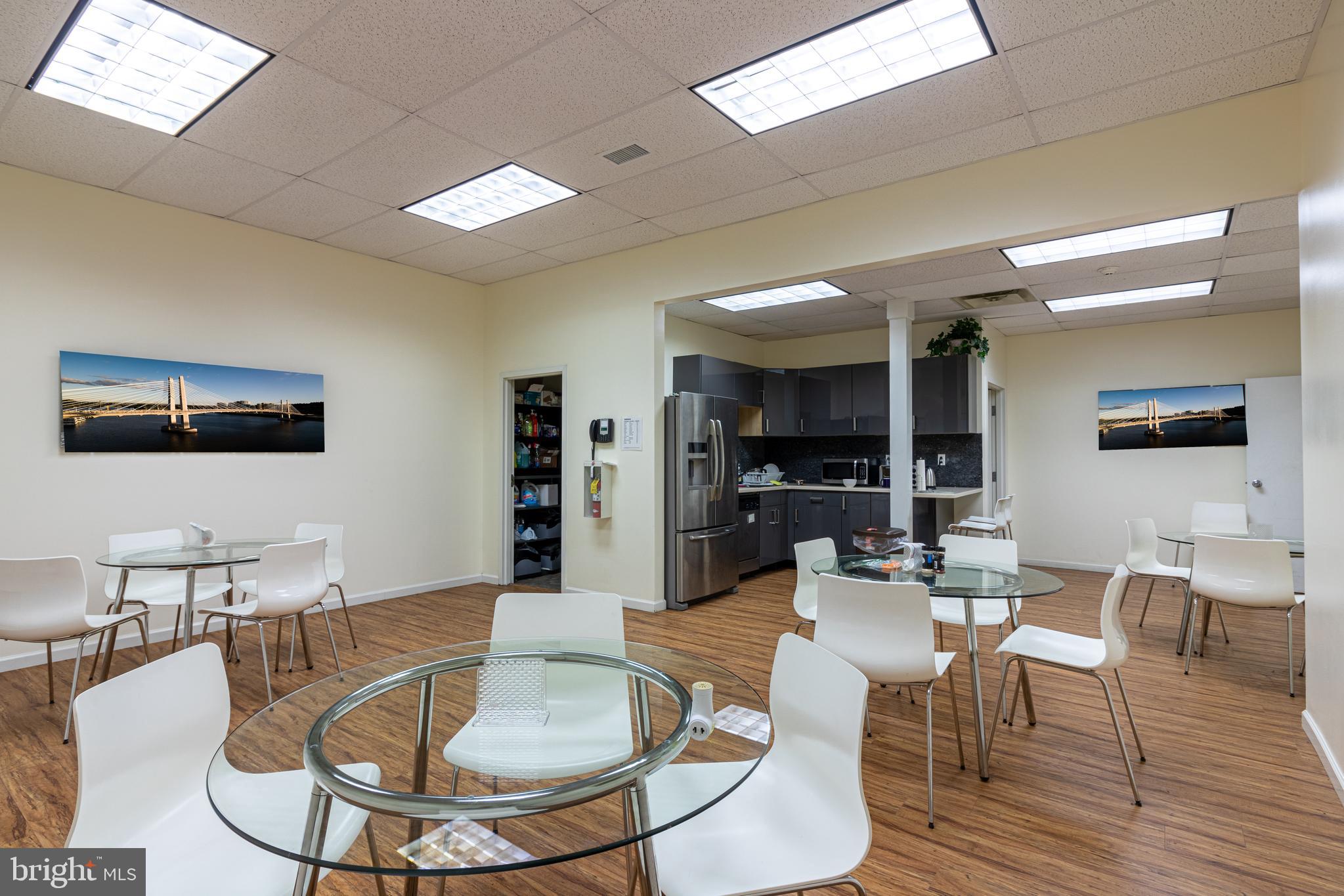 FEASTERVILLE - Commercial Lease