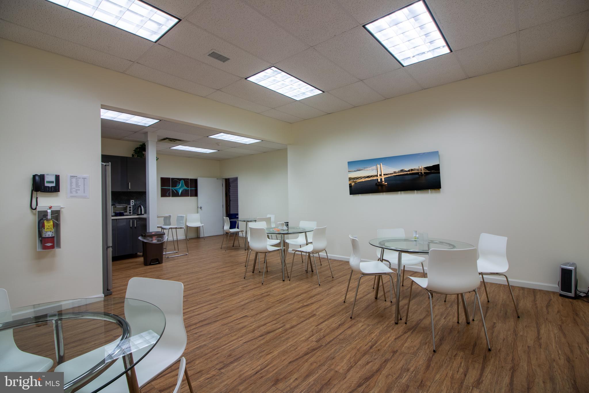 FEASTERVILLE - Commercial Lease