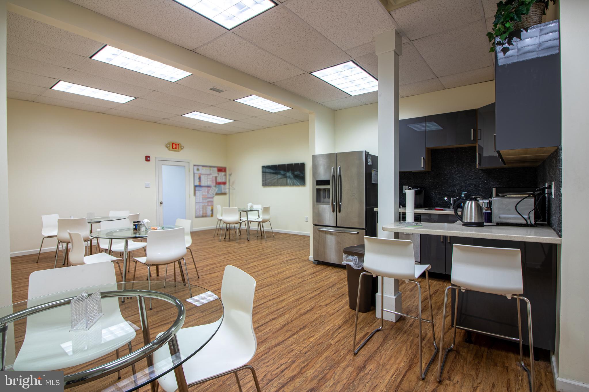 FEASTERVILLE - Commercial Lease