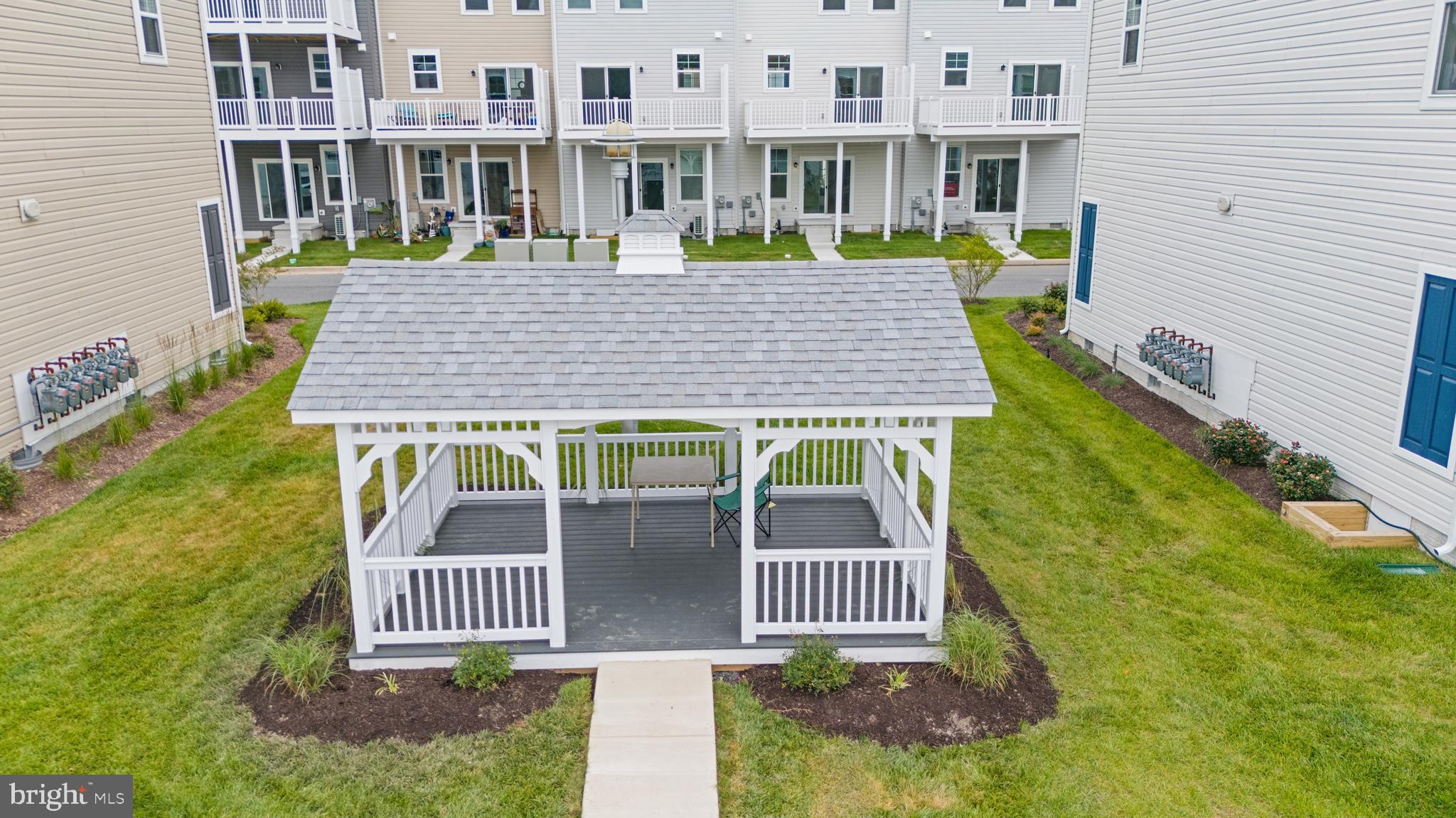 DEEP HARBOUR - Residential