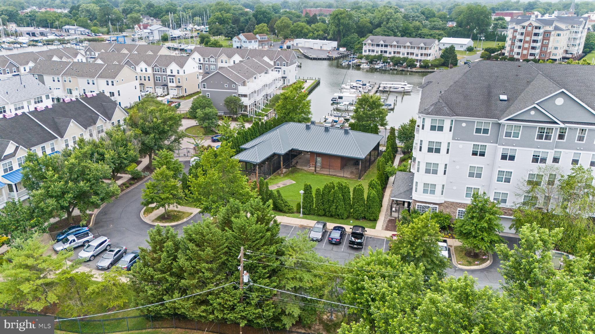 DEEP HARBOUR - Residential