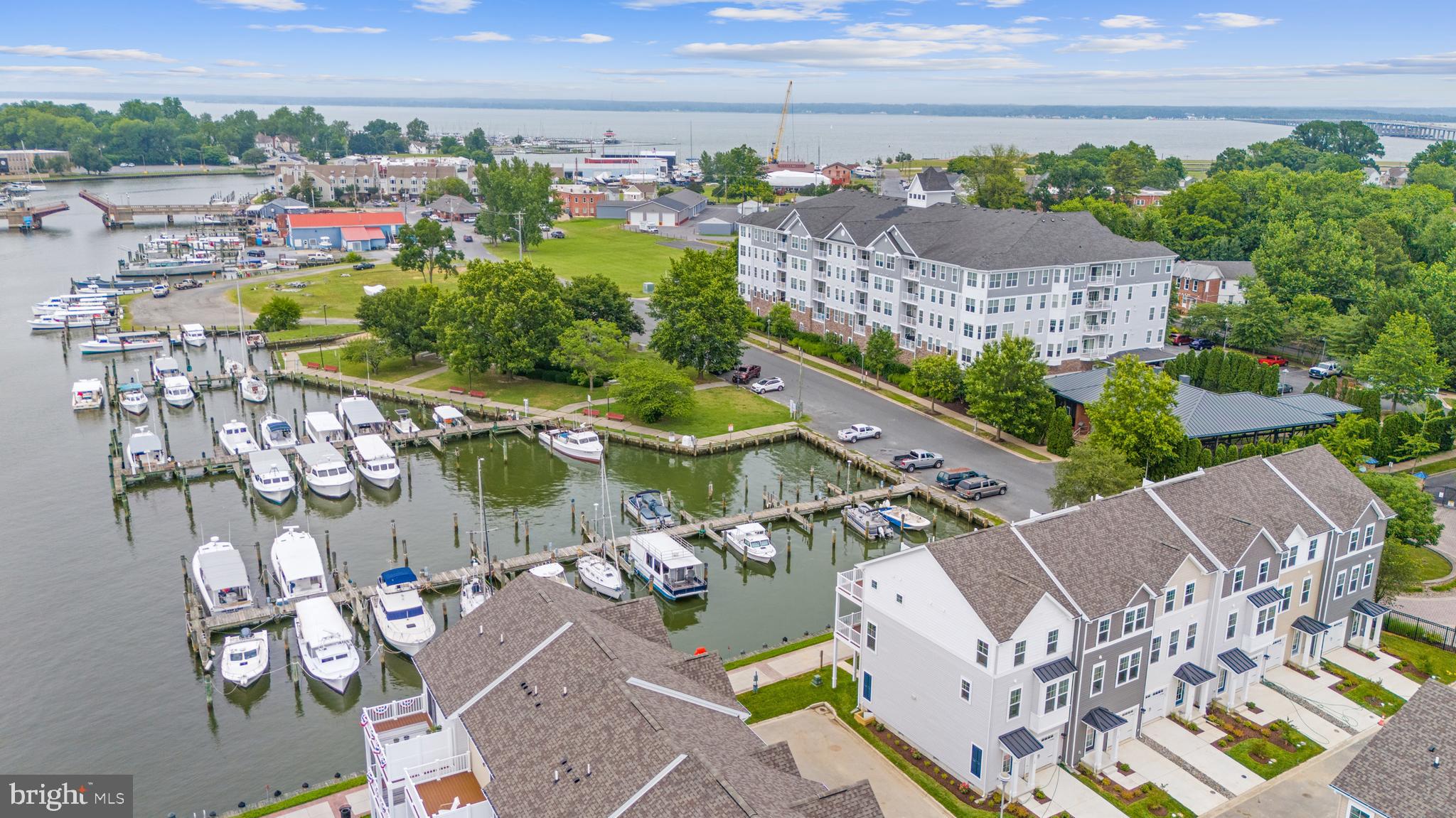 DEEP HARBOUR - Residential