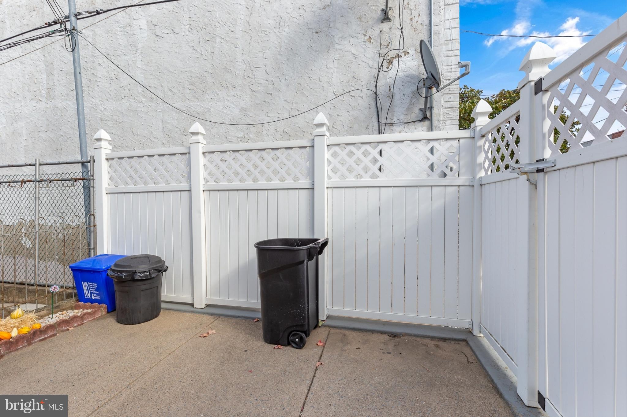 PORT RICHMOND - Residential Lease