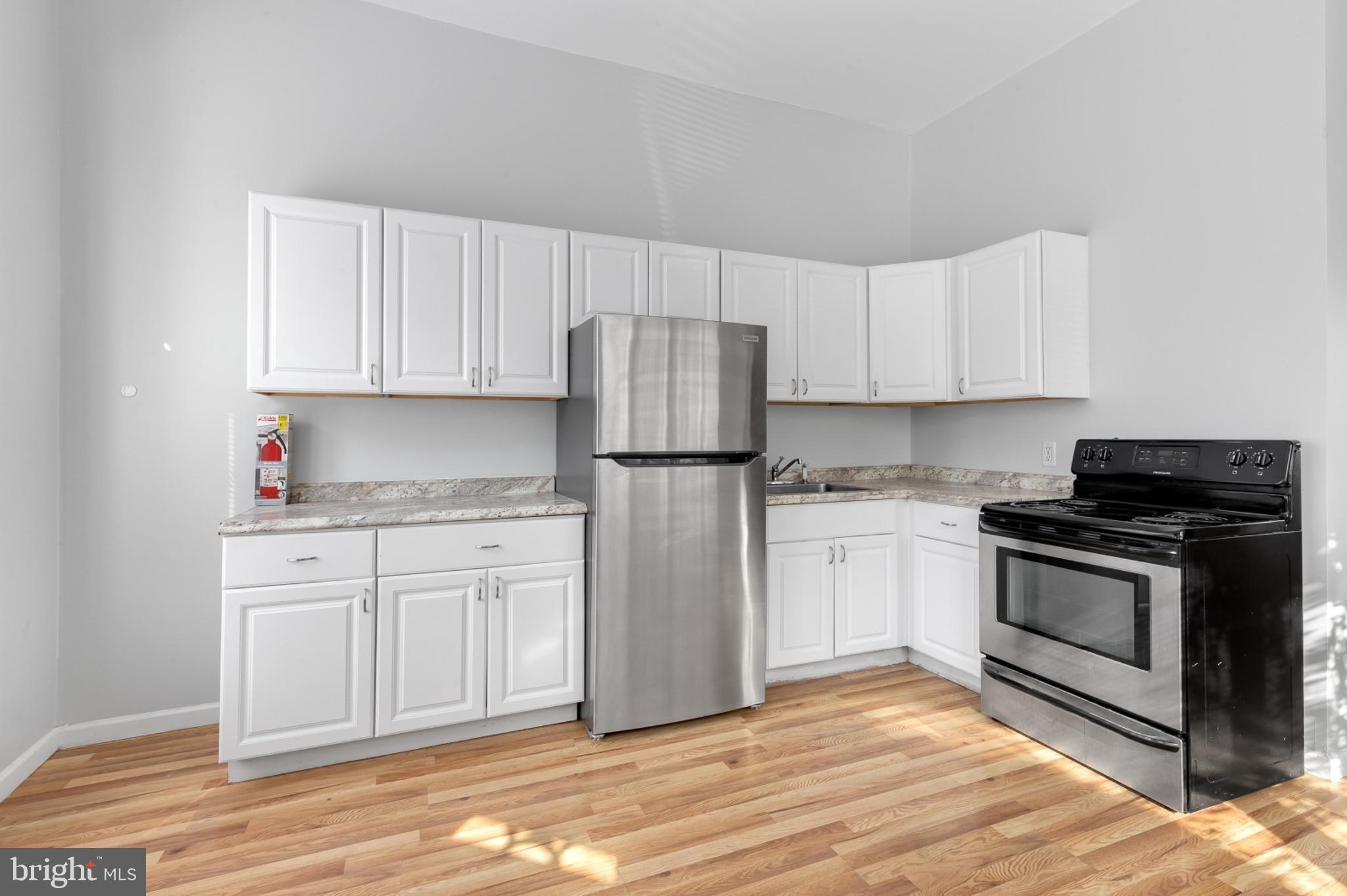 PORT RICHMOND - Residential Lease