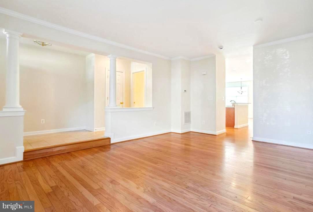 PW COUNTY CENTER LANDBAY - Residential Lease