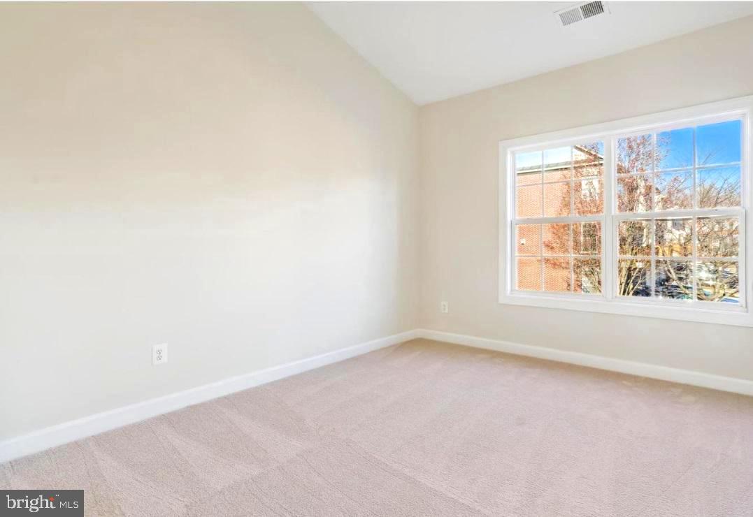 PW COUNTY CENTER LANDBAY - Residential Lease