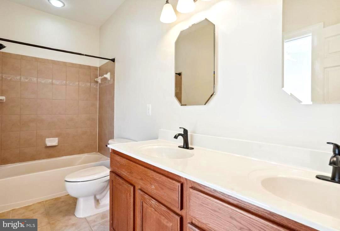 PW COUNTY CENTER LANDBAY - Residential Lease