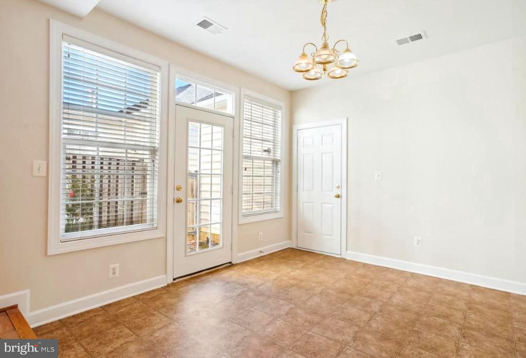 PW COUNTY CENTER LANDBAY - Residential Lease