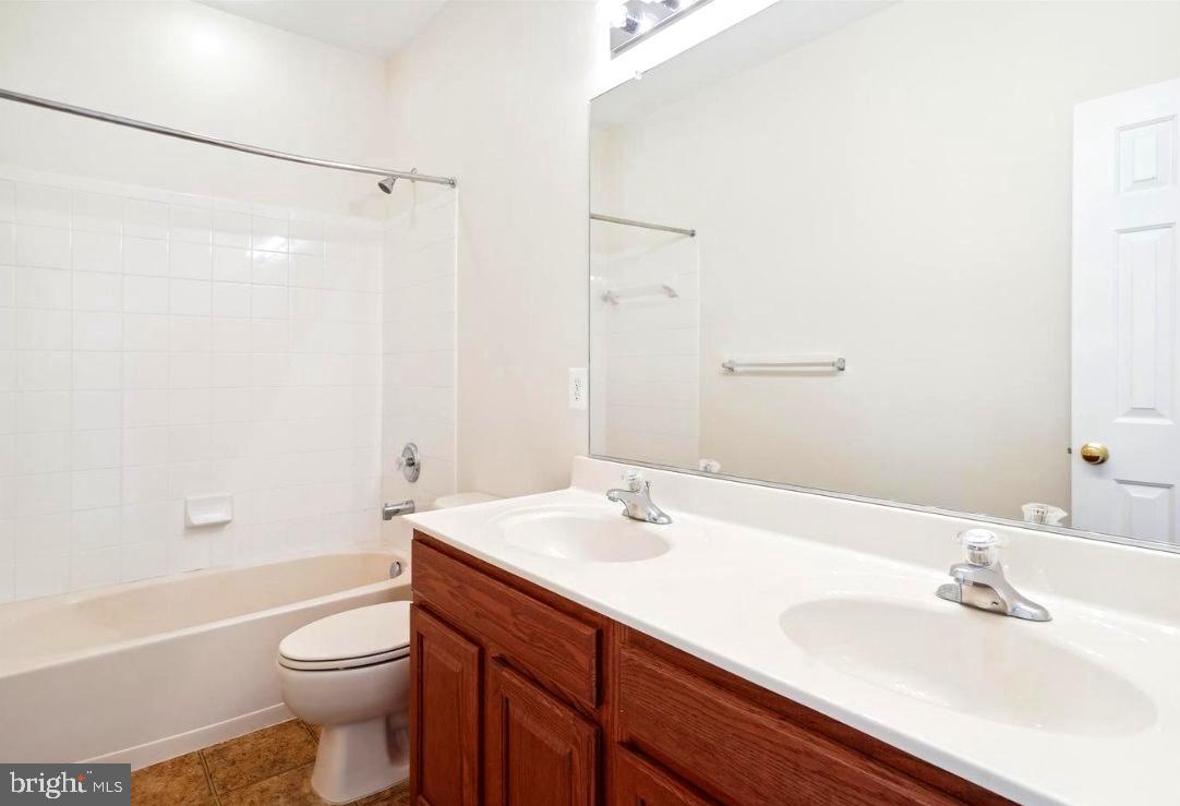 PW COUNTY CENTER LANDBAY - Residential Lease