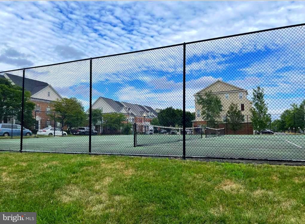 PW COUNTY CENTER LANDBAY - Residential Lease