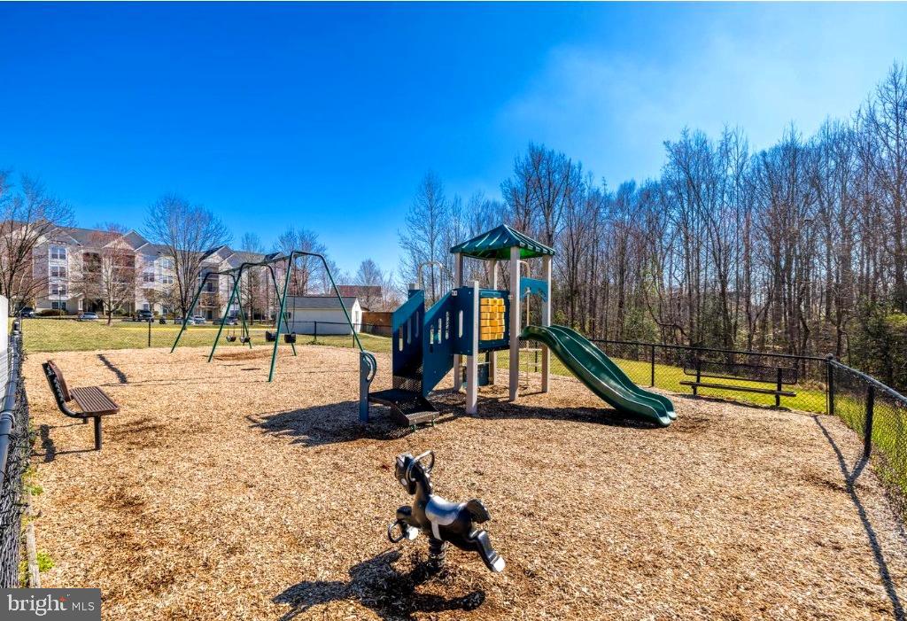 PW COUNTY CENTER LANDBAY - Residential Lease