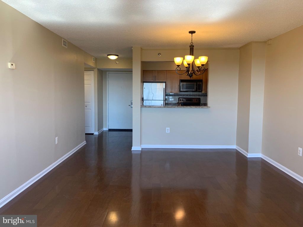 Photo of 10101 Grosvenor Pl #2004, NORTH BETHESDA, MD 20852 (MLS # MDMC2204066)