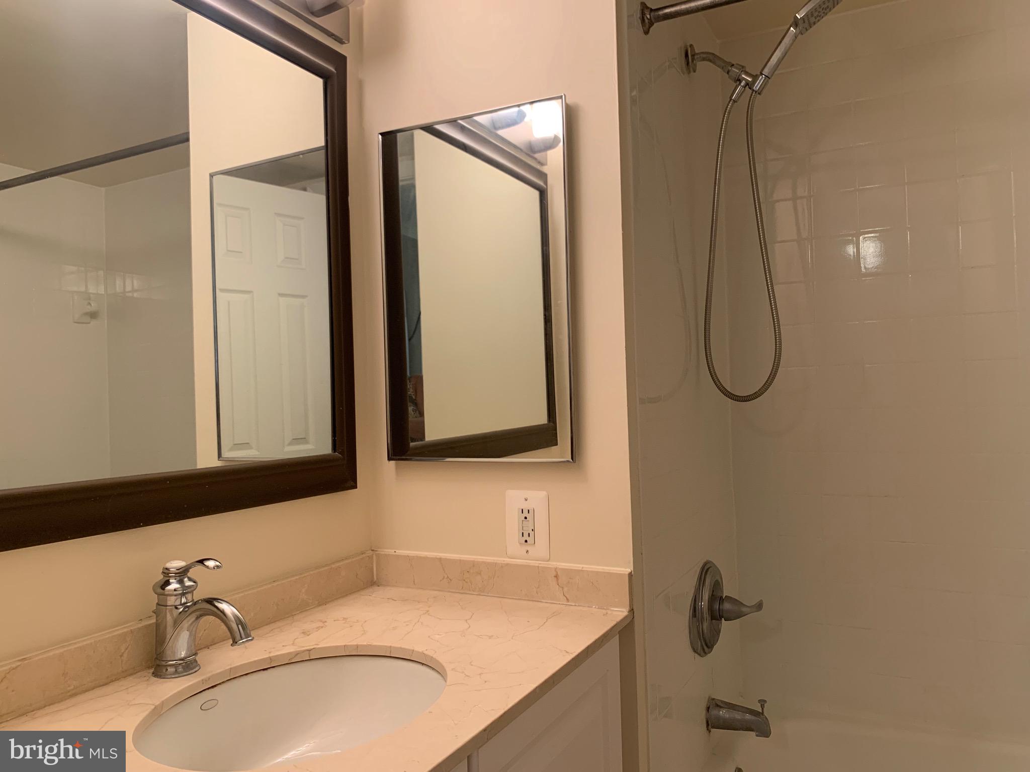 GROSVENOR - Residential Lease