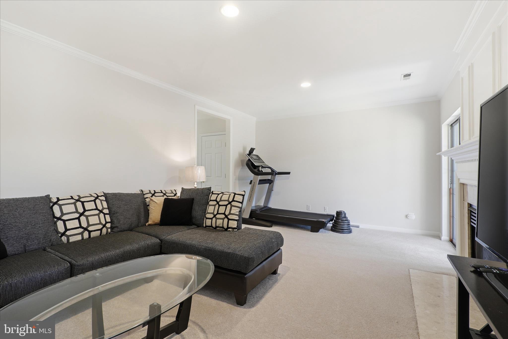 ASHBURN FARM - Residential