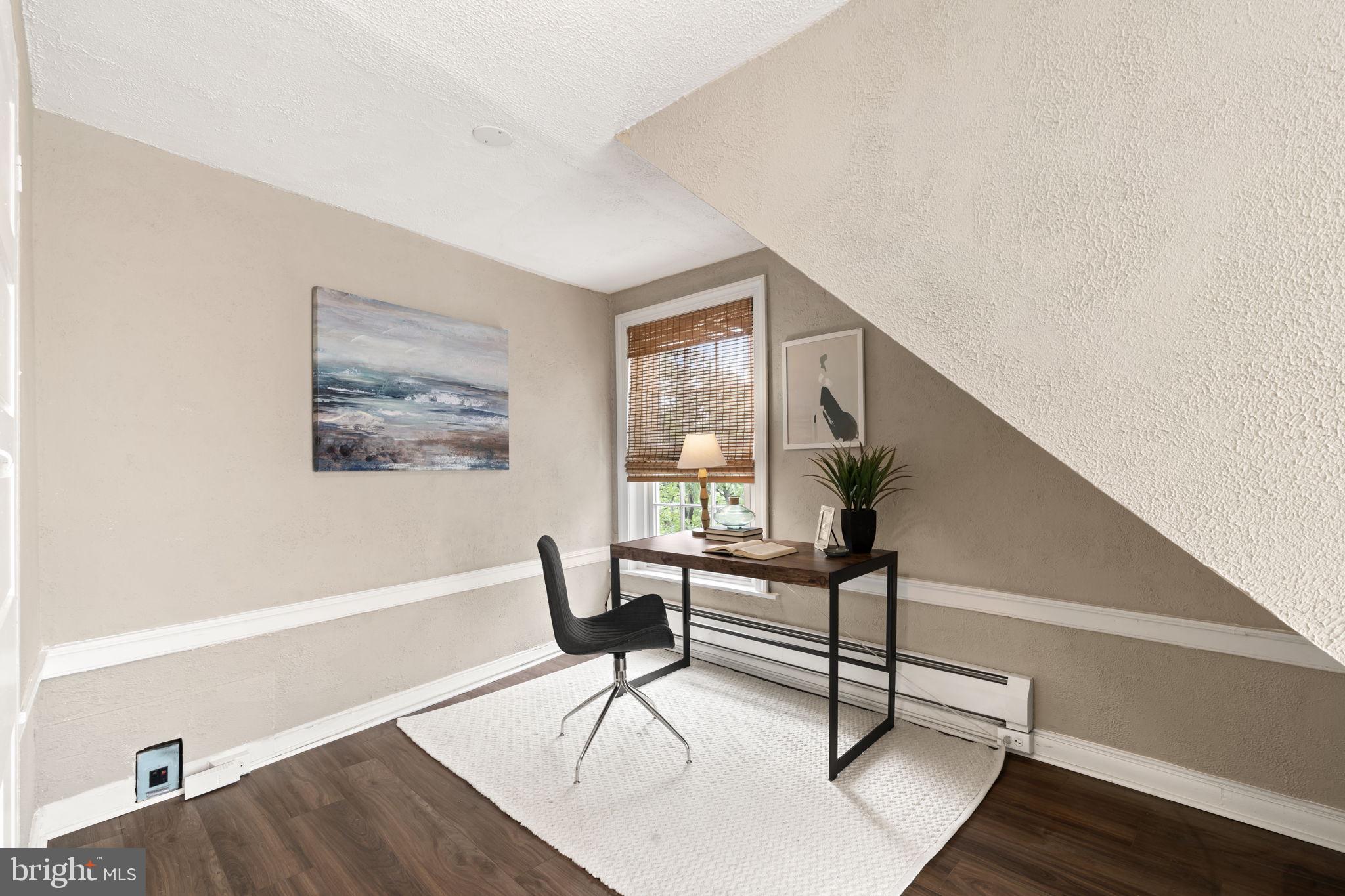 QUEEN VILLAGE - Residential