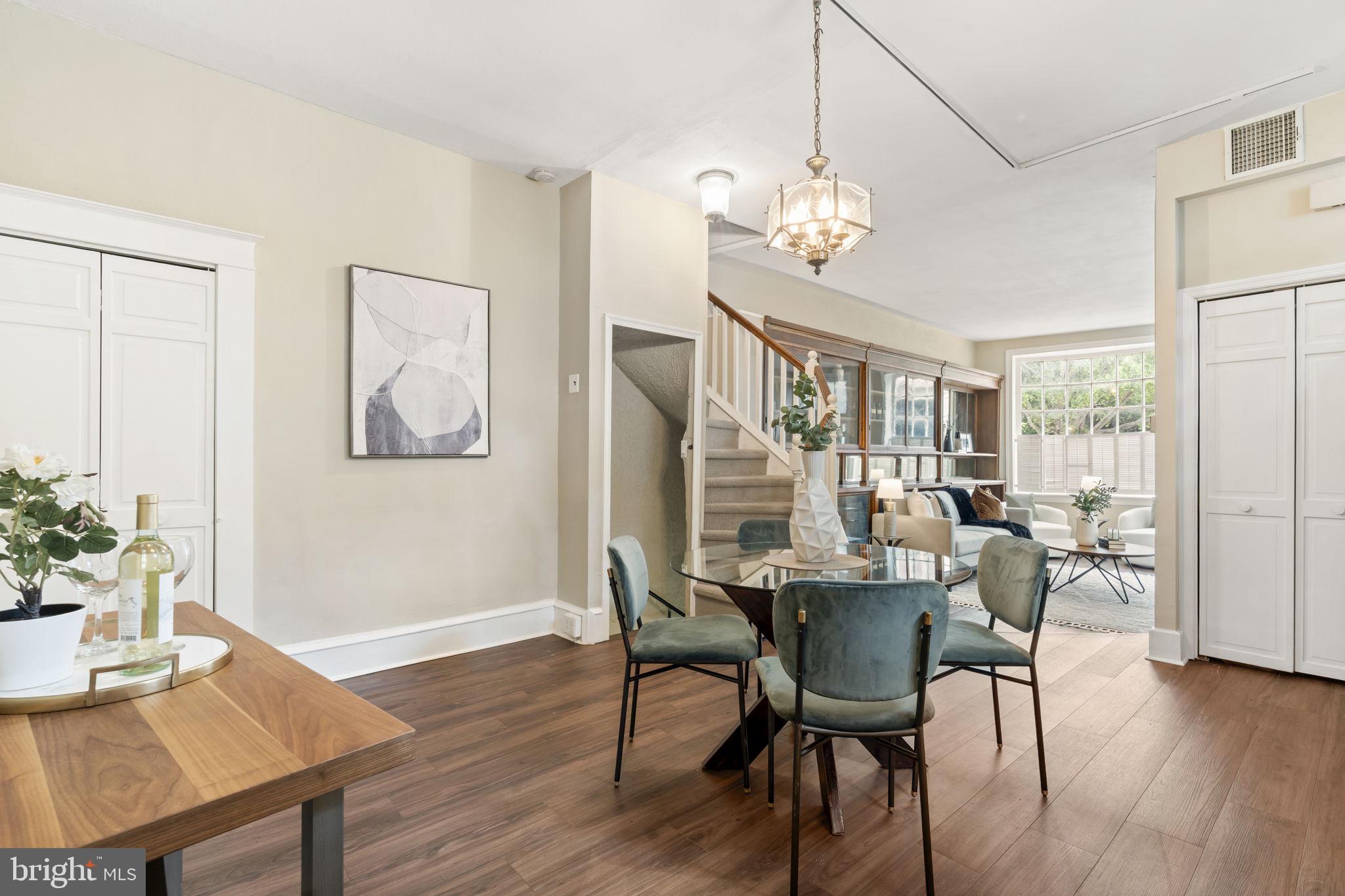 QUEEN VILLAGE - Residential