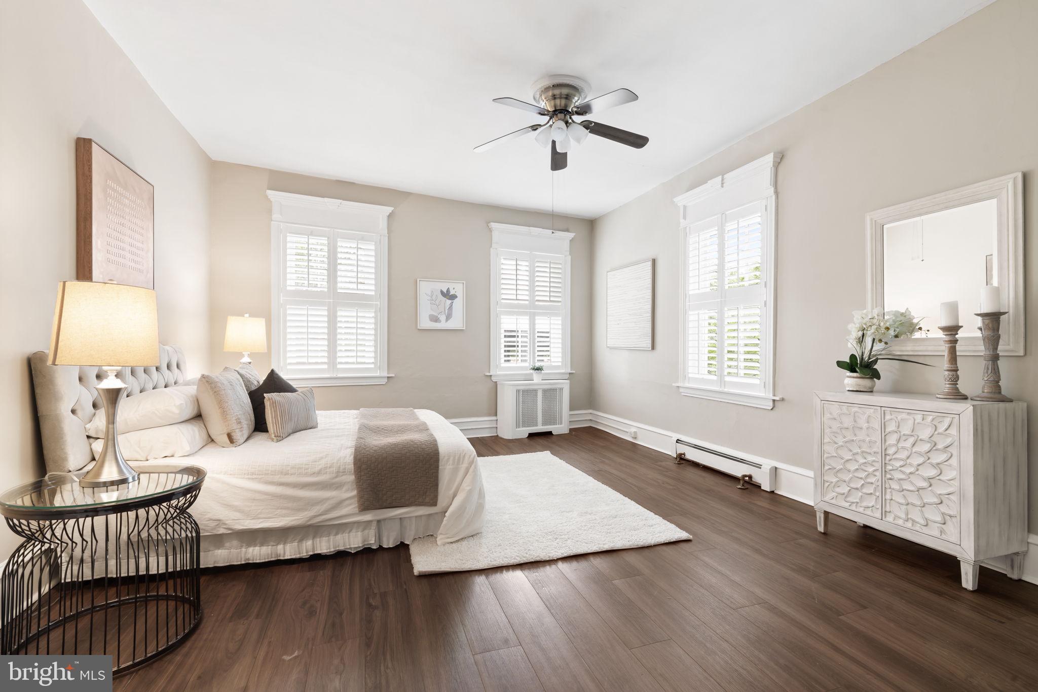 QUEEN VILLAGE - Residential