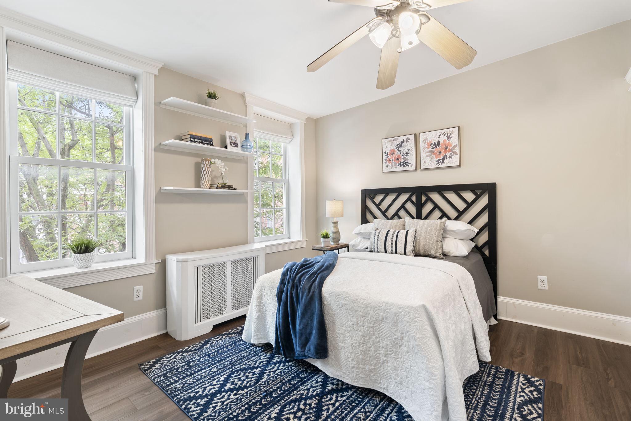 QUEEN VILLAGE - Residential