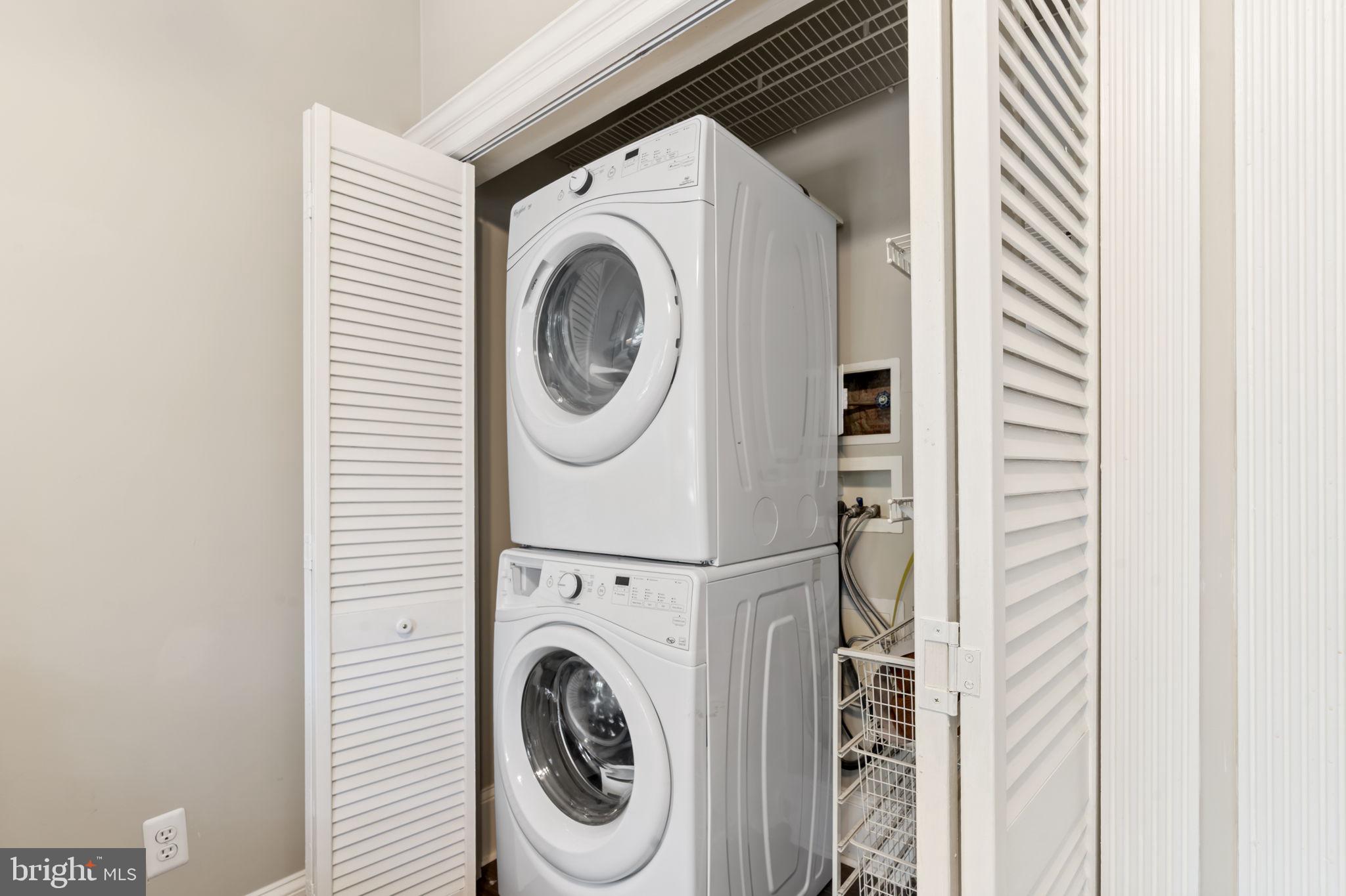 QUEEN VILLAGE - Residential