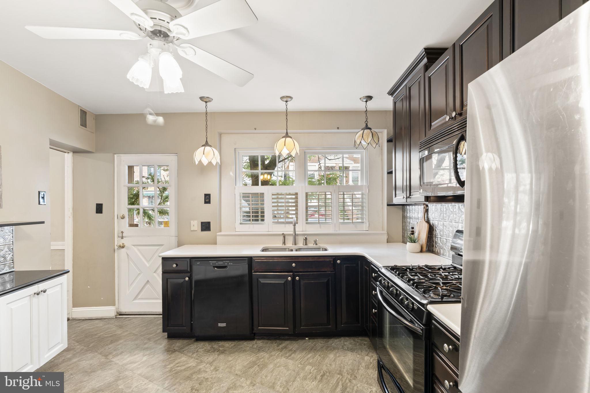 QUEEN VILLAGE - Residential