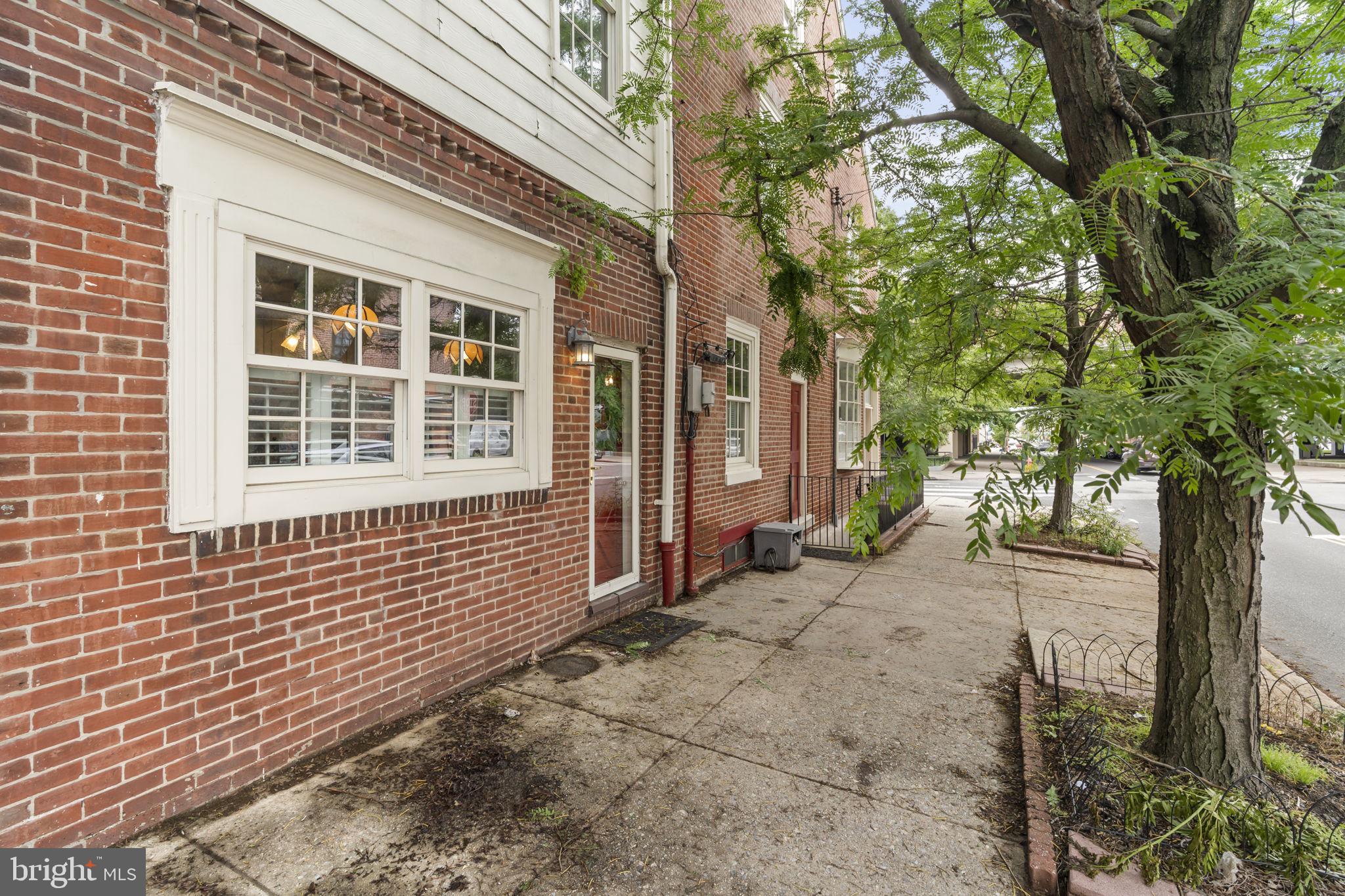 QUEEN VILLAGE - Residential