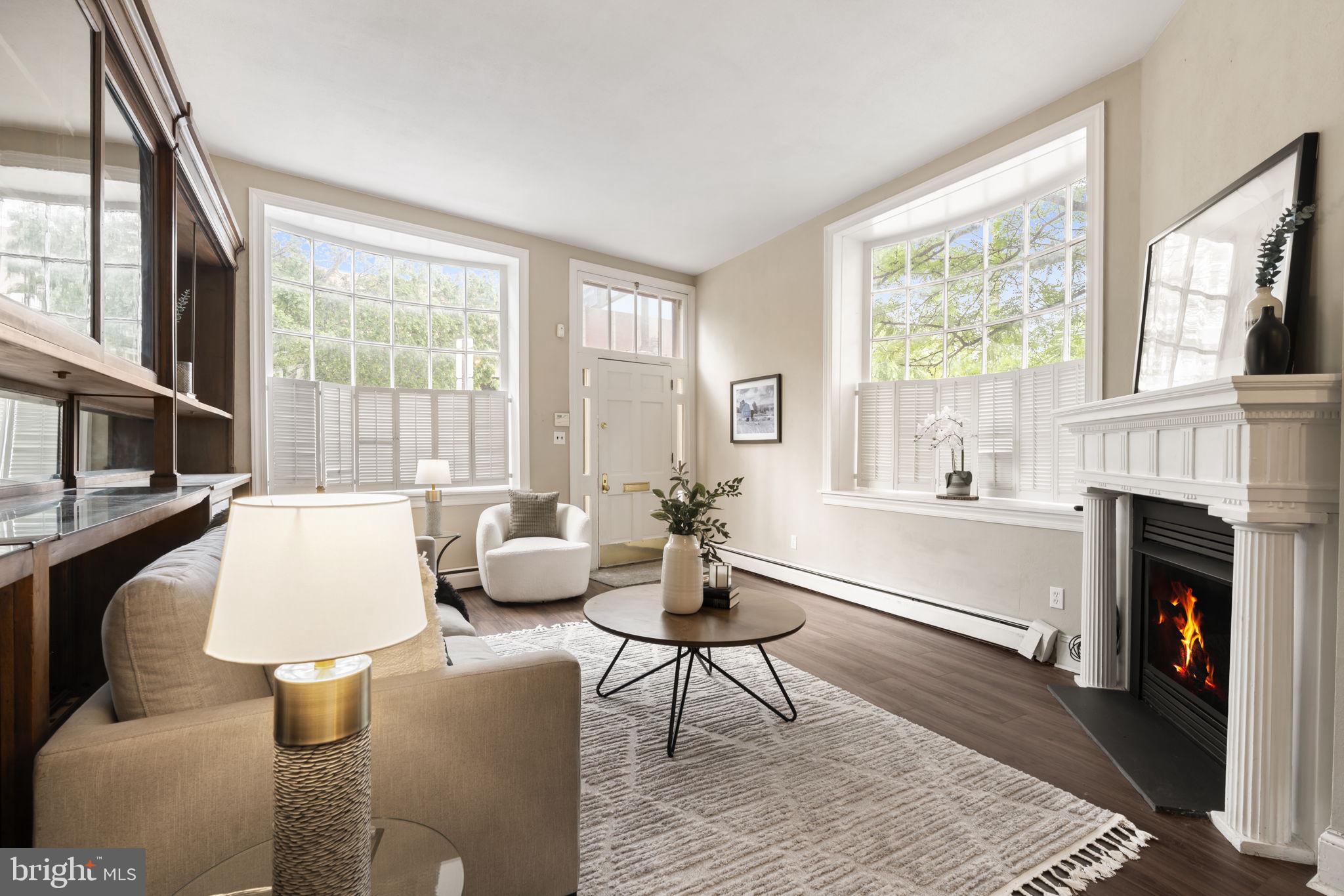 QUEEN VILLAGE - Residential