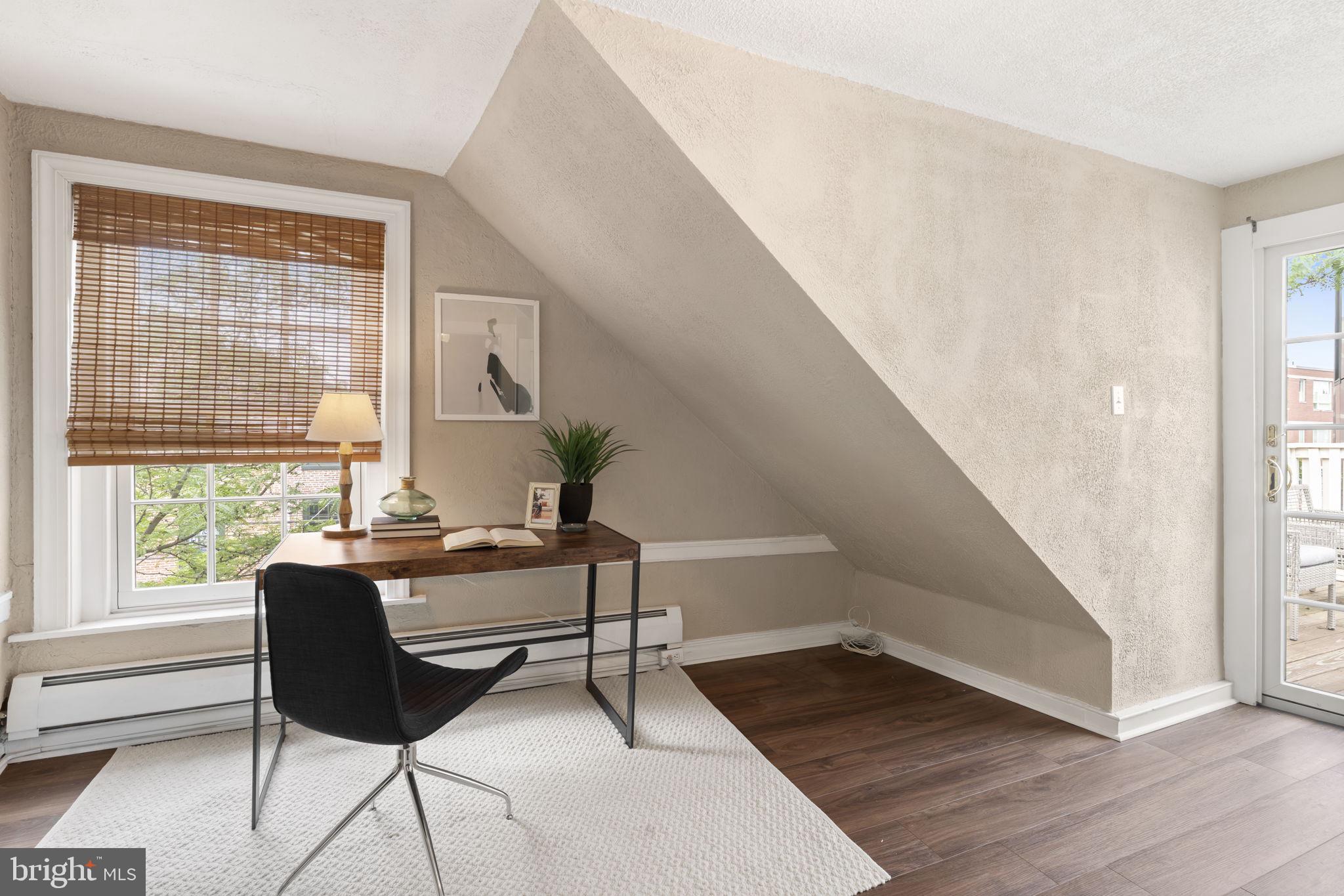 QUEEN VILLAGE - Residential