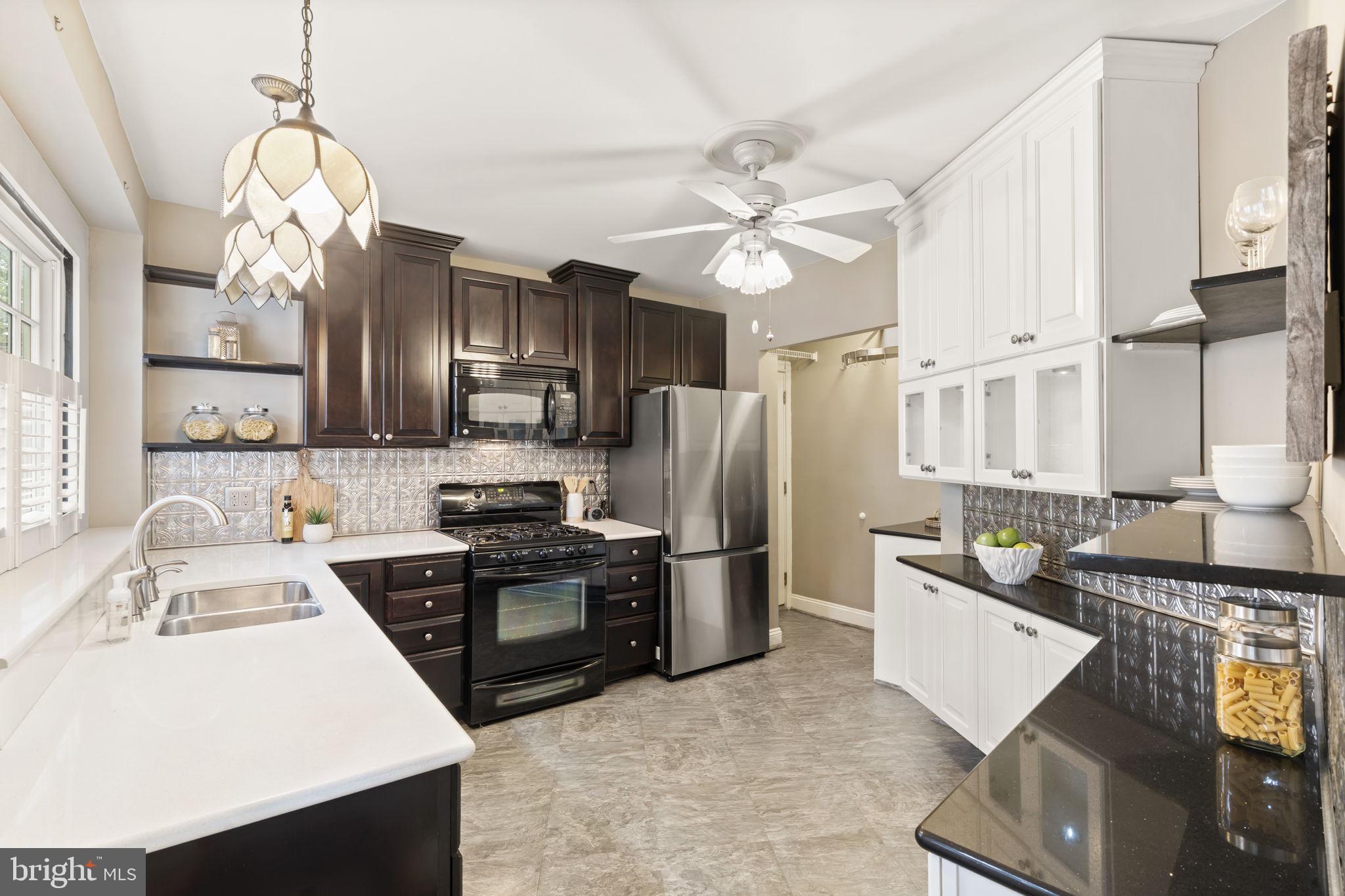 QUEEN VILLAGE - Residential