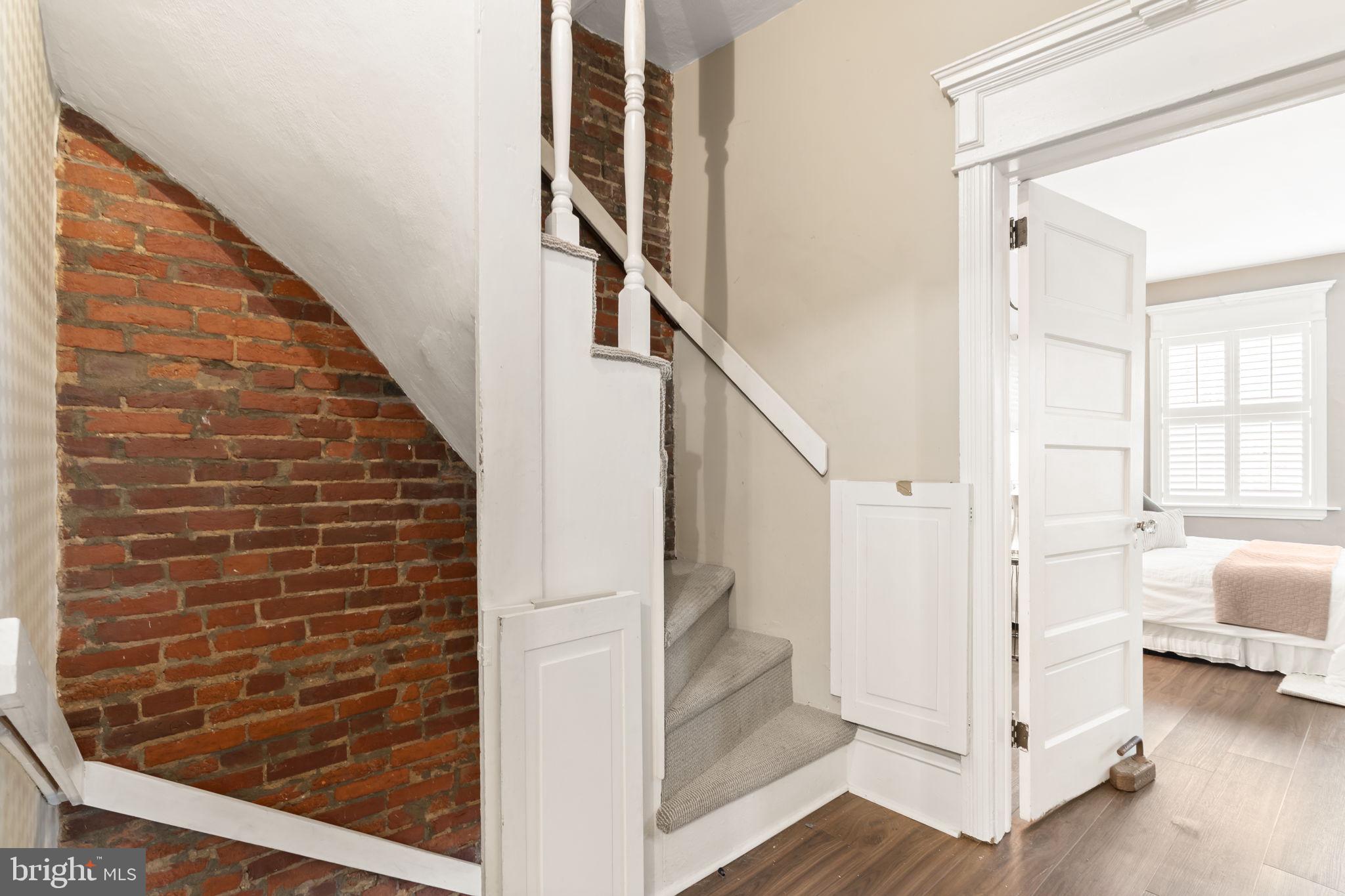 QUEEN VILLAGE - Residential