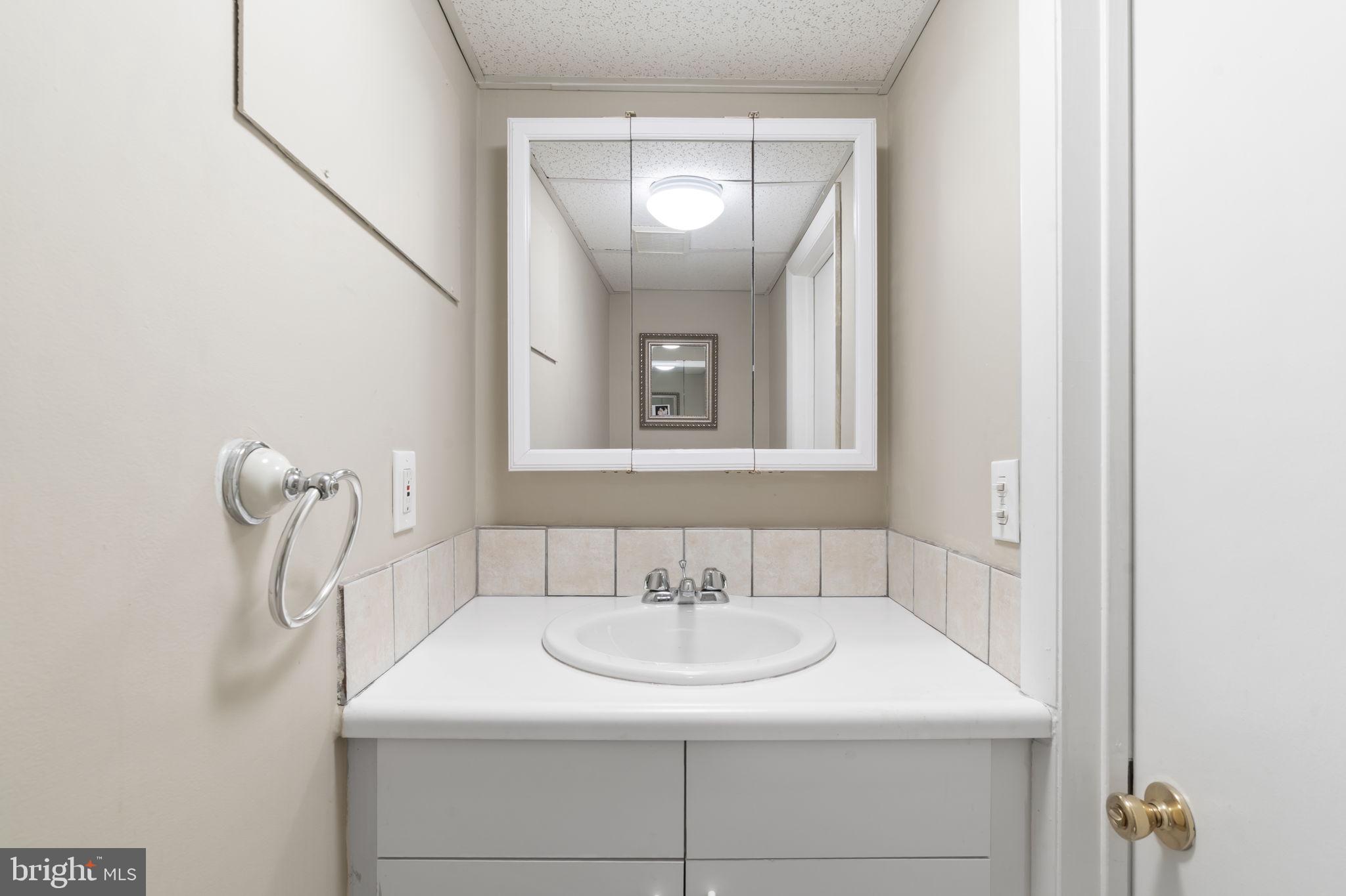 QUEEN VILLAGE - Residential