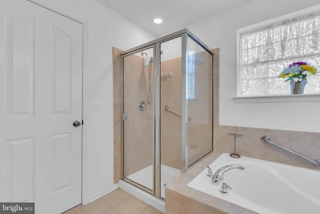 49 Creekside Way, Burlington, NJ 08016