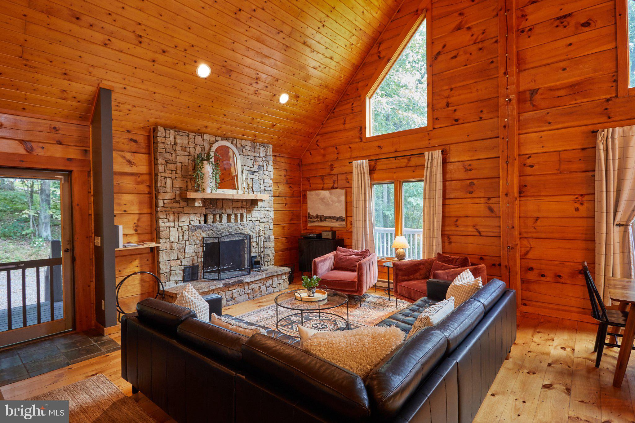204 FARM VIEW LANE