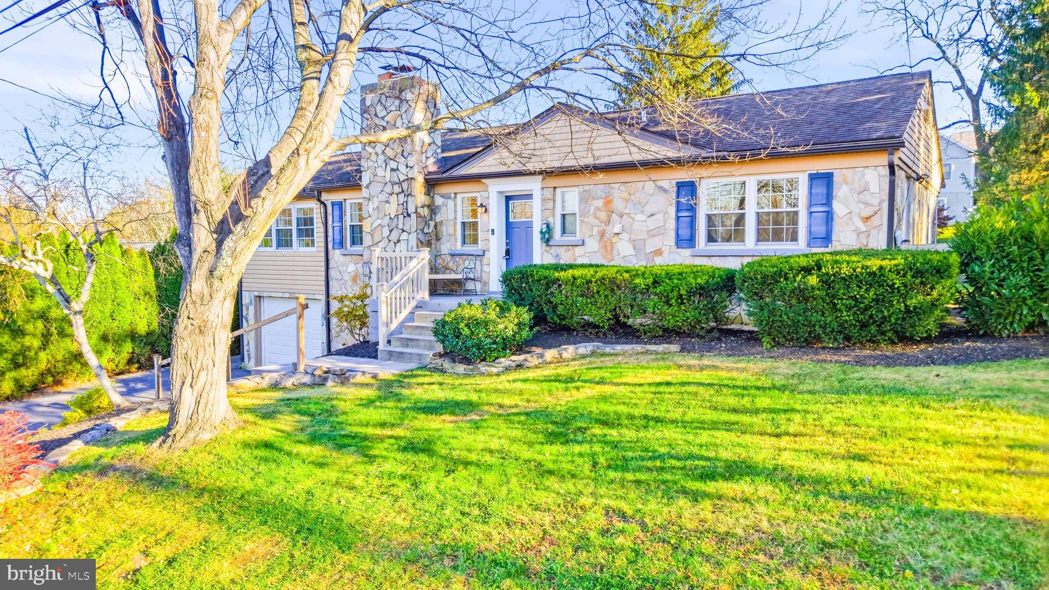 709 N WARFIELD DRIVE